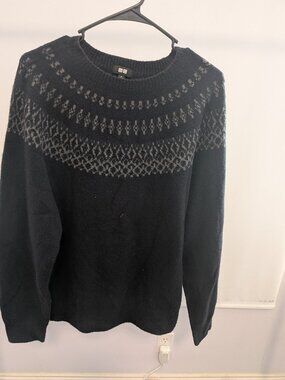 Uniqlo Men's Grey and Navy Jumper